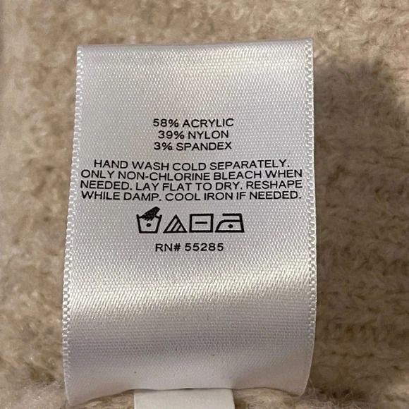 EXPRESS Cozy Capped Sleeve Crew Neck Sweater. - Picture 10 of 11